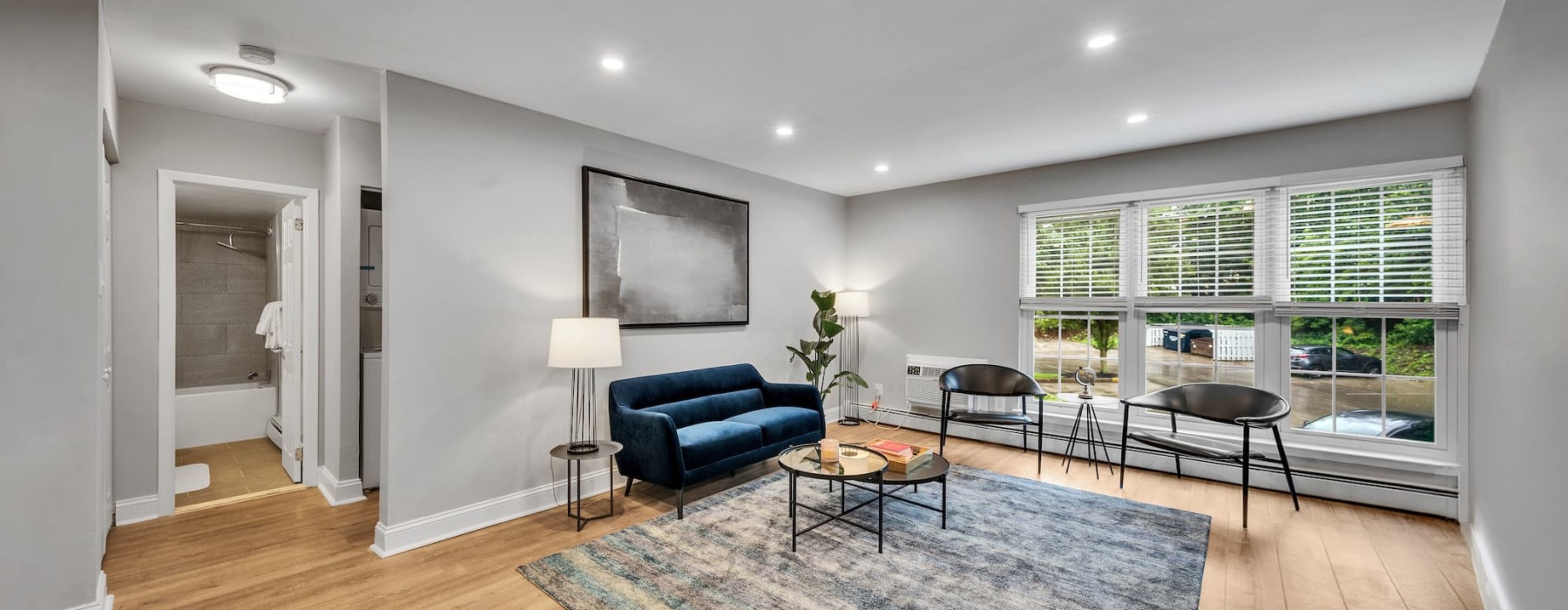 living area that includes ample seating spaces and bright lighting